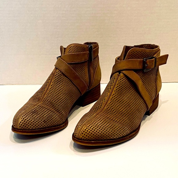 Vince Camuto Light Taupe Perforated Suede Ankle Boots / Booties with Short Heel - Picture 3 of 6